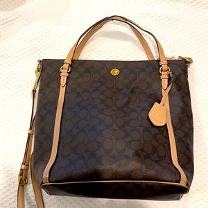 Coach leather tote in signature logo